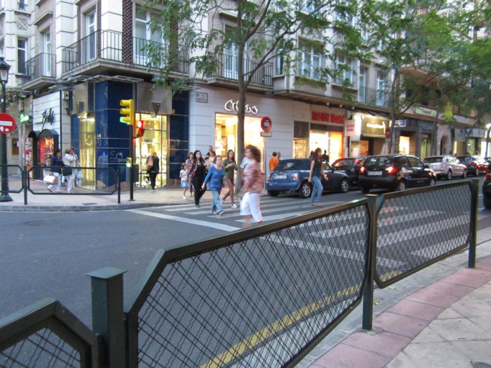 El paso de cebra de la plaza de San Sebastián con la calle de San Ignacio de Loyola