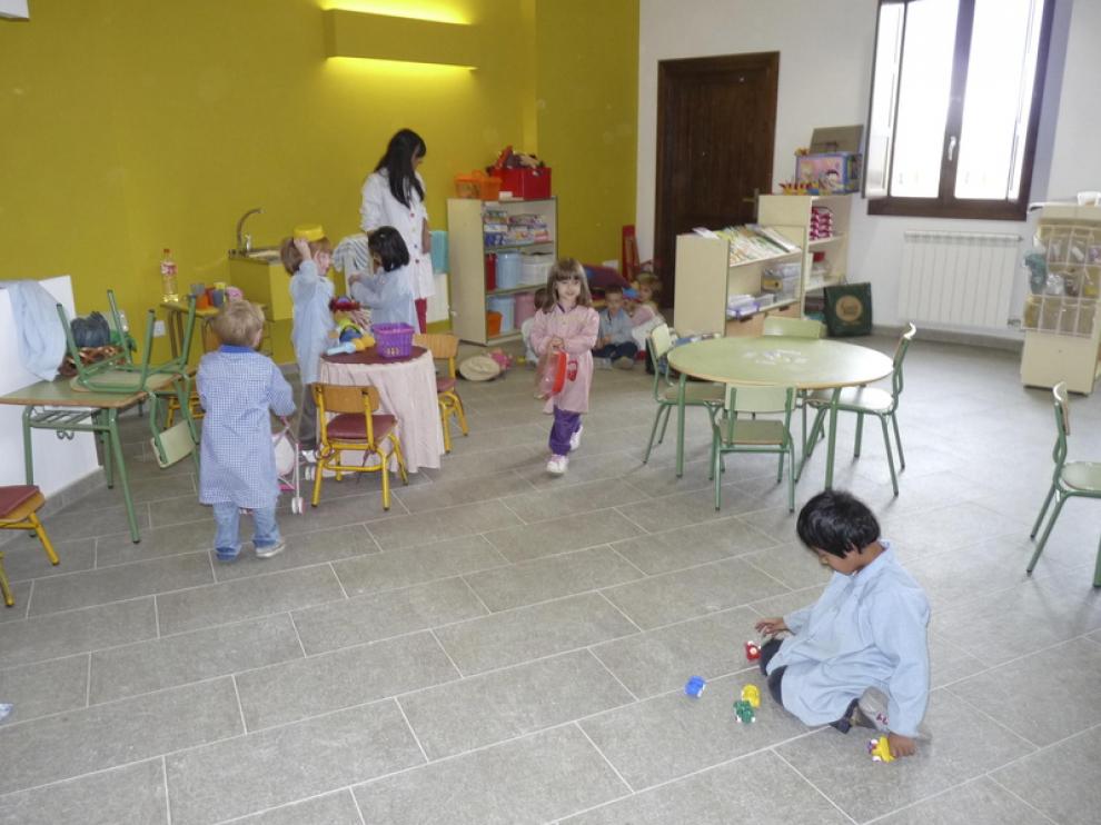 Los niños se han trasladado al centro de la tercera edad.