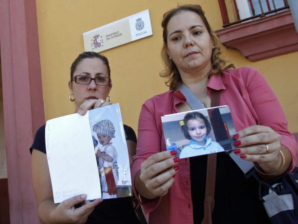 Allegadas a la familia materna de los niños muestras sus fotos