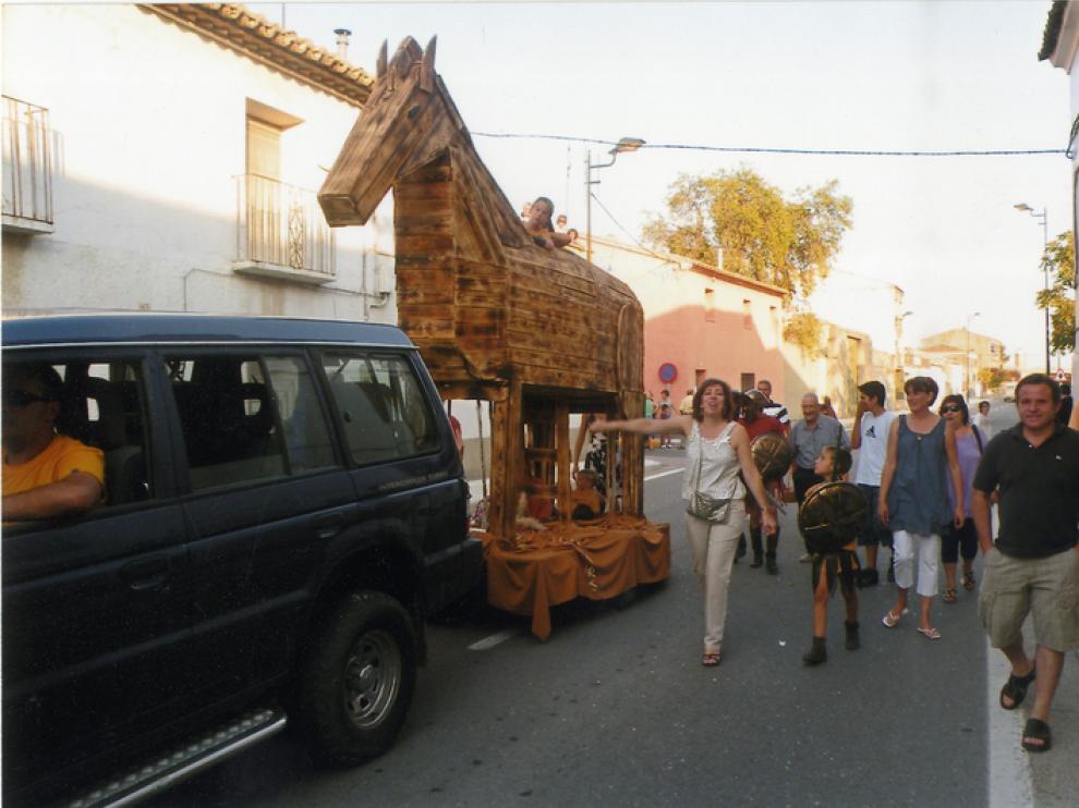 El caballo de Troya hecho por la peña Primoral obtuvo el segundo premio del concurso de carrozas.