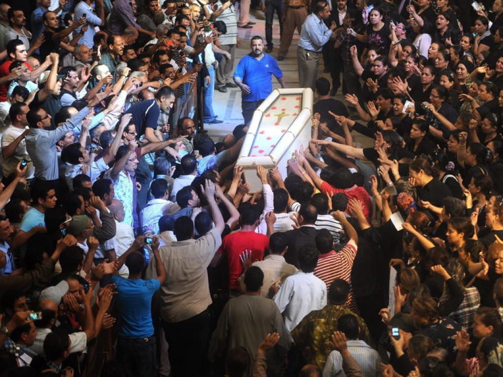 Funeral masivo por los fallecidos en los disturbios de El Cairo