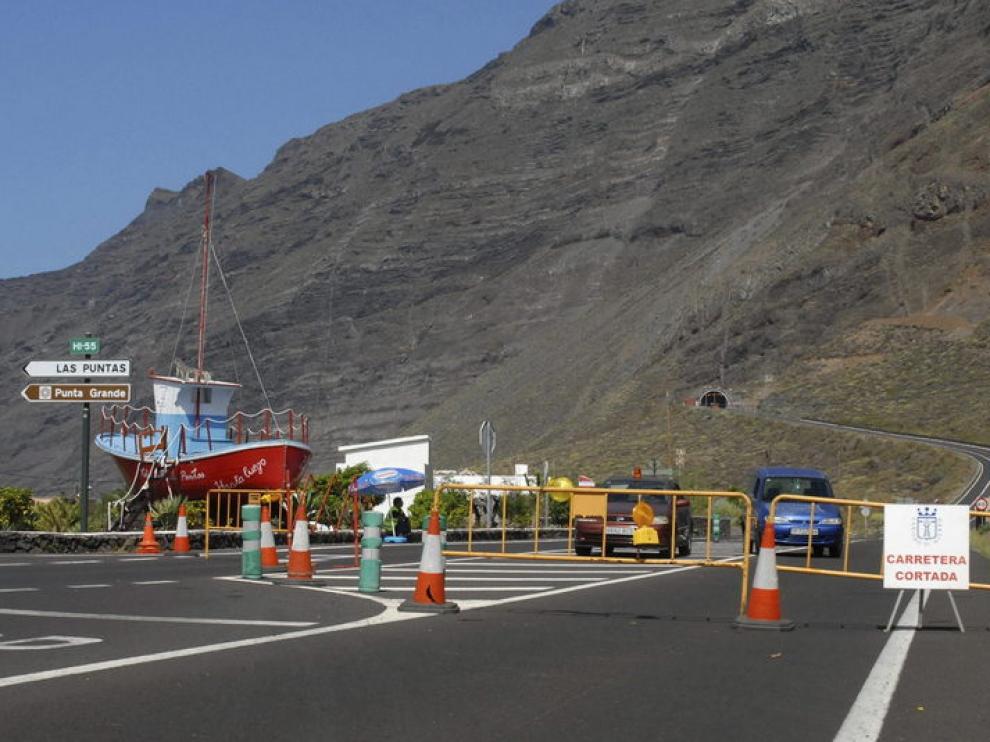 El túnel de Los Roquillos sigue cerrado al tráfico por la crisis sísmica