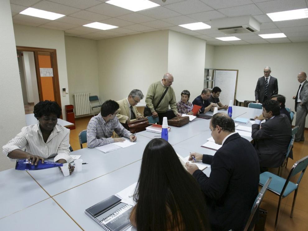 Un momento de la última reunión entre la dirección y el comité, celebrada ayer en Huesca.