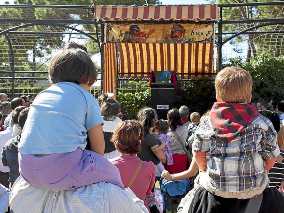 Un palco privilegiado para ver las marionetas de El Antídoto.