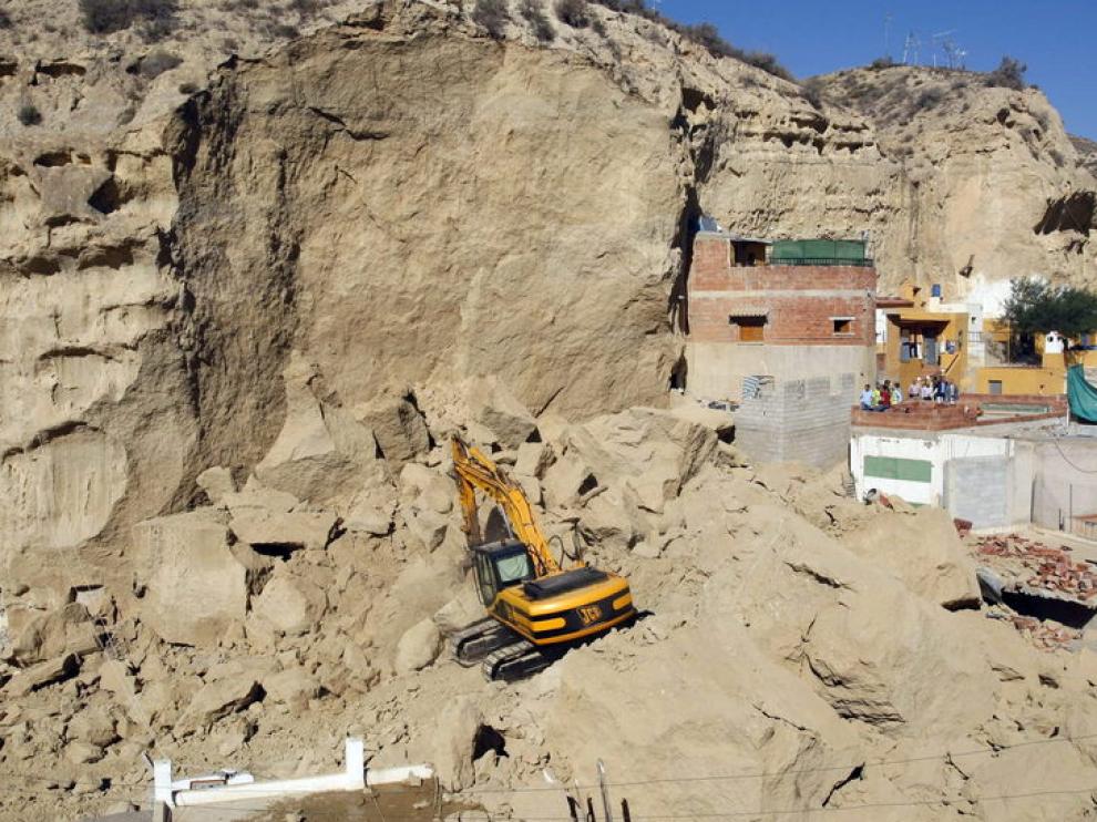 Las excavadoras trabajando en el lugar de los hechos