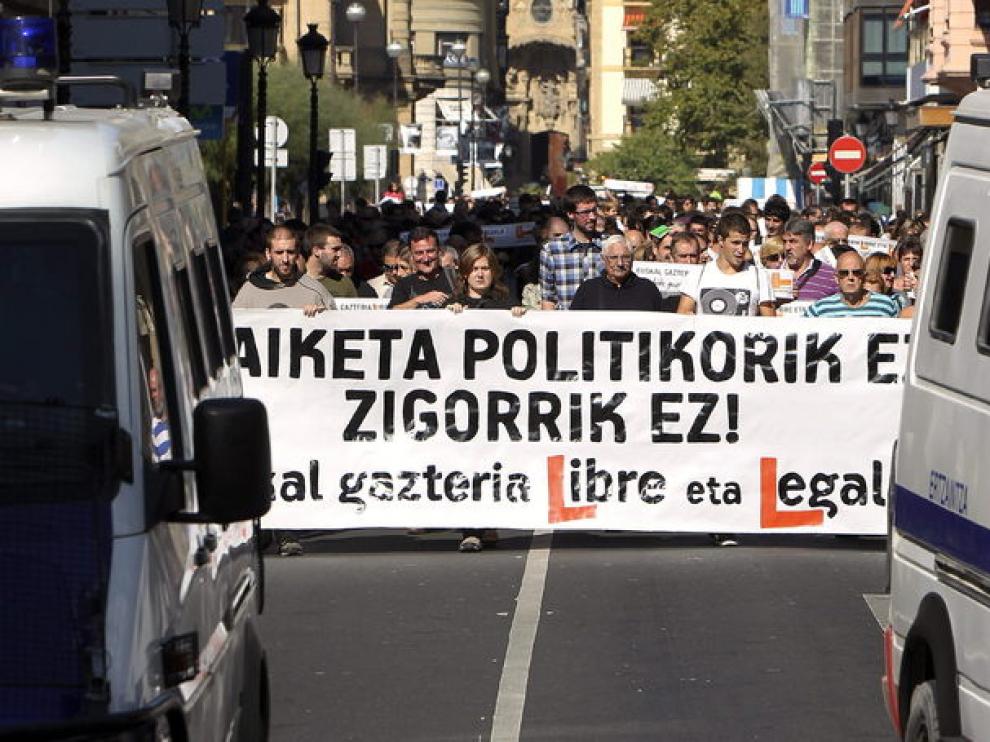 Manifestantes piden al Supremo la absolución de 15 miembros de Segi condenados por la AN