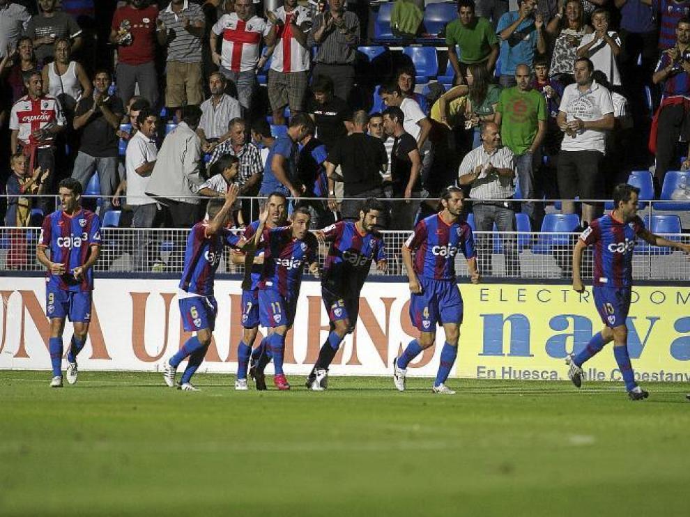 Aplausos de la grada del Alcoraz tras el gol logrado frente al Xerez en el partido de Copa del Rey de este año