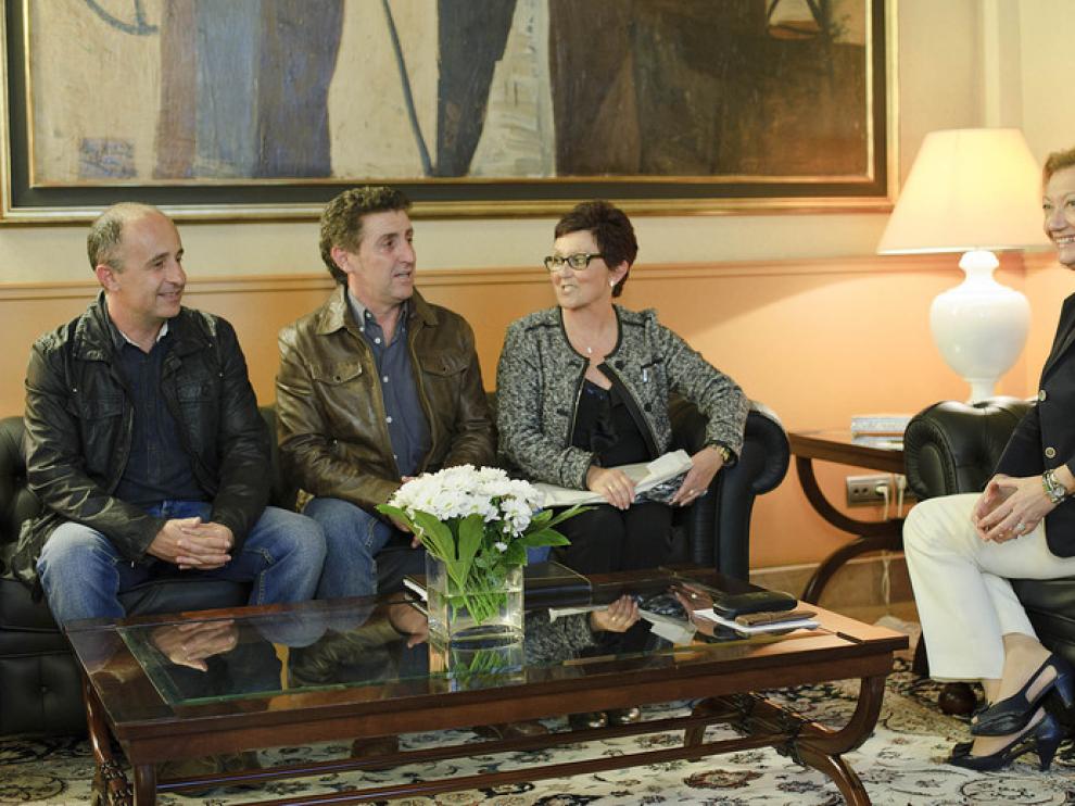 La Presidenta de Aragón con los alcaldes de Berbegal, Peralta de Alcofea y Villanueva de Sijena
