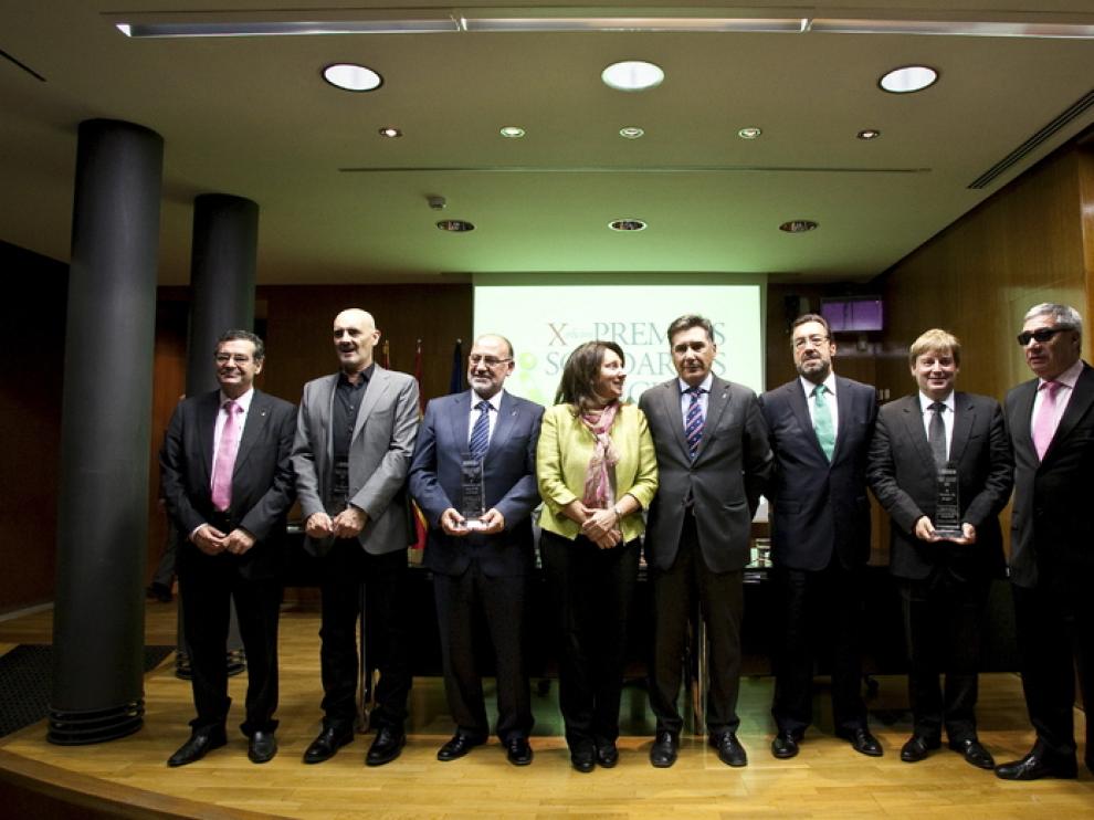 Los premiados, junto a los representantes de la ONCE, tras la ceremonia