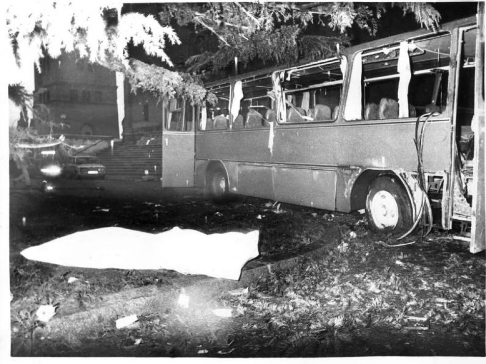 Atentado de ETA frente a San Juan de los Panetes contra un autobús militar en 1987