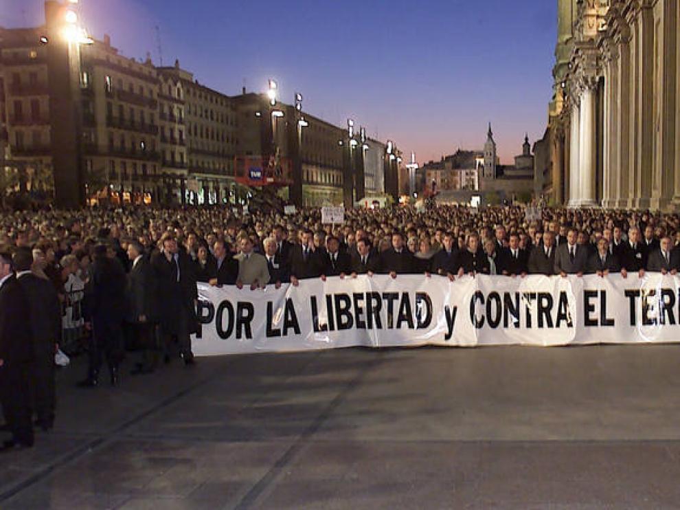 Manifestación contra ETA en Zaragoza, tras el asesinato de Giménez Abad