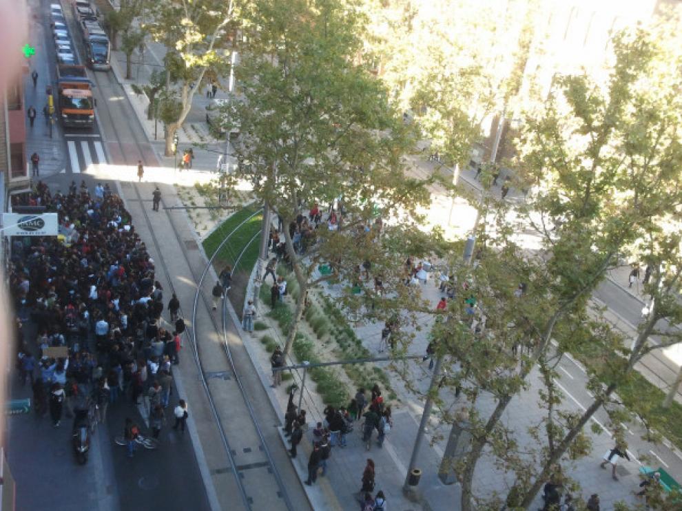 Los manifestantes han invadido el único carril en sentido Paraíso