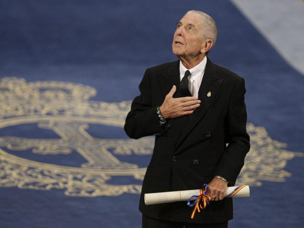 Leonard Cohen recibe el galardón