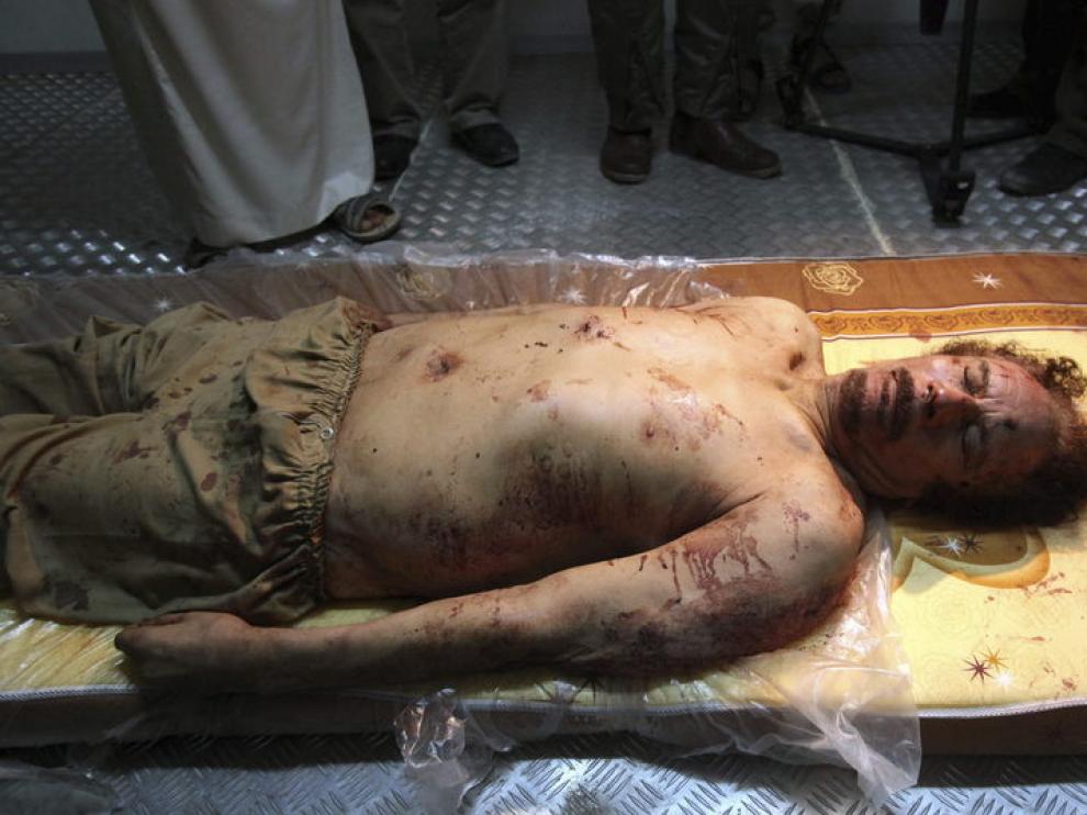 Imagen del cuerpo de Gadafi en un congelador