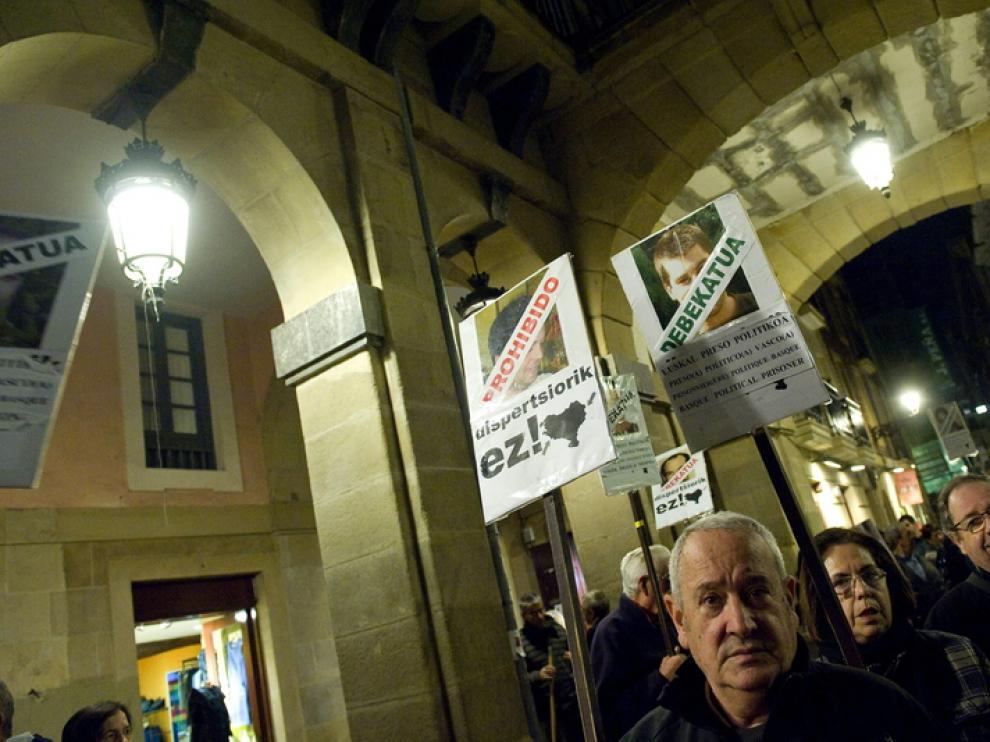 Familiares de presos de ETA pidieron el viernes por la noche en San Sebatián su acercamiento al País Vasco