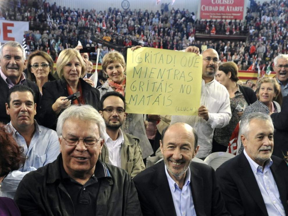 Felipe González acudió al acto para arropar a Rubalcaba