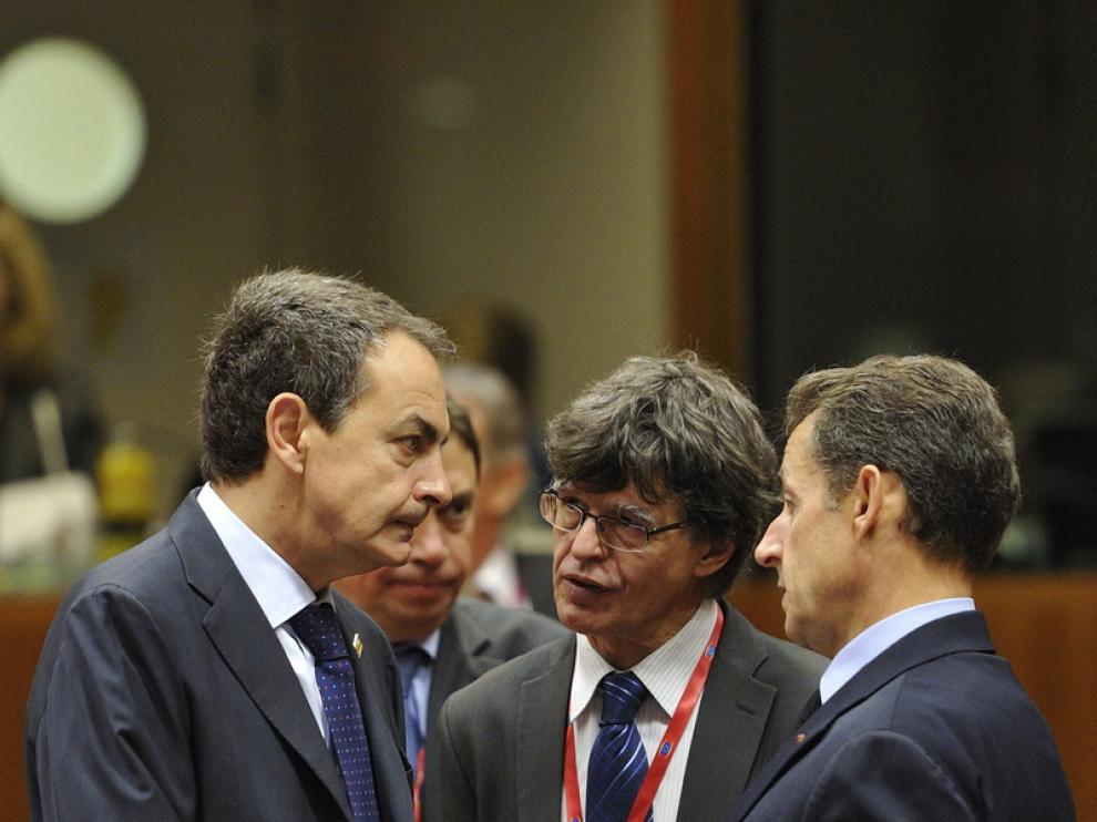 Zapatero charla con Sarkozy antes del inicio de la cumbre europea