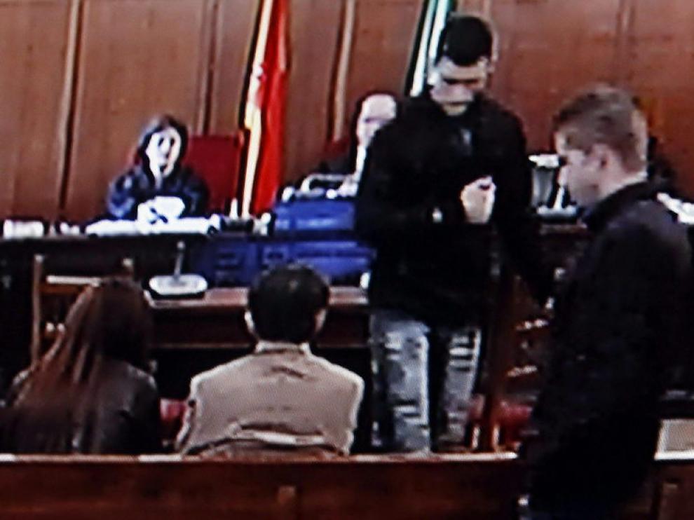 Imagen de una cámara del juicio. Momento del careo entre Carcaño y Benítez