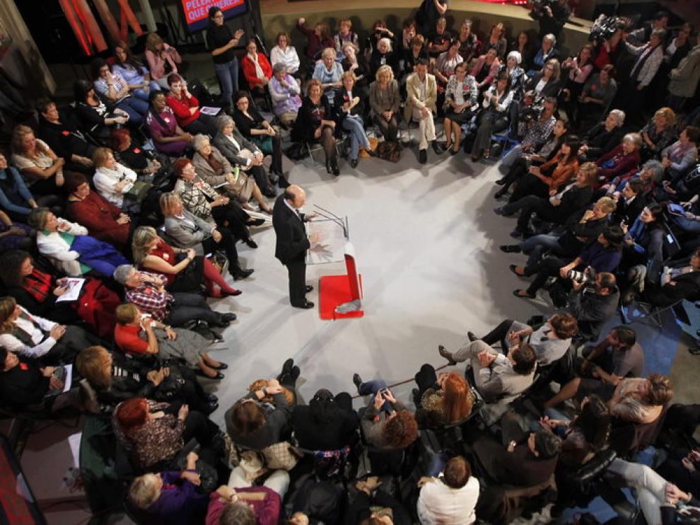 El acto del PSOE agrupó a más de un centenar de asociaciones feministas de España