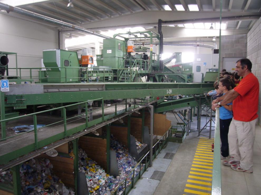 Visitas guiadas a la planta de tratamiento de envases que organiza la Comarca de la Hoya de Huesca.