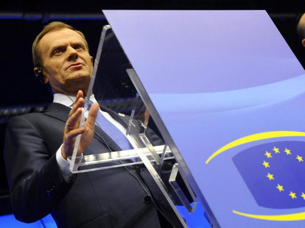 El primer ministro polaco, Donald Tusk, y el ministro polaco de finanzas comparecen al término de la cumbre