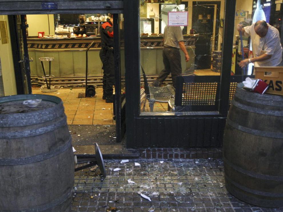 Estado de un bar destrozado por aficionados madridistas