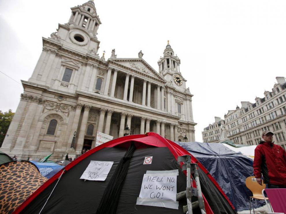 El campamento levantado ante la catedral de Londres.