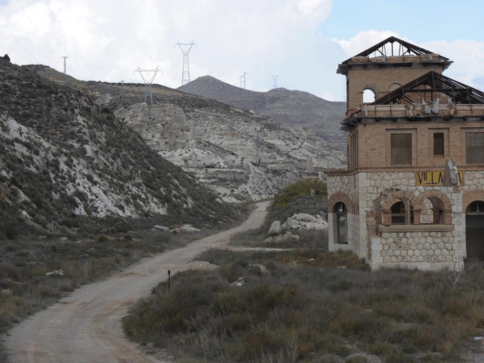 En el barrio de Villalba se conserva la estación y el antiguo trazado es utilizado como camino.