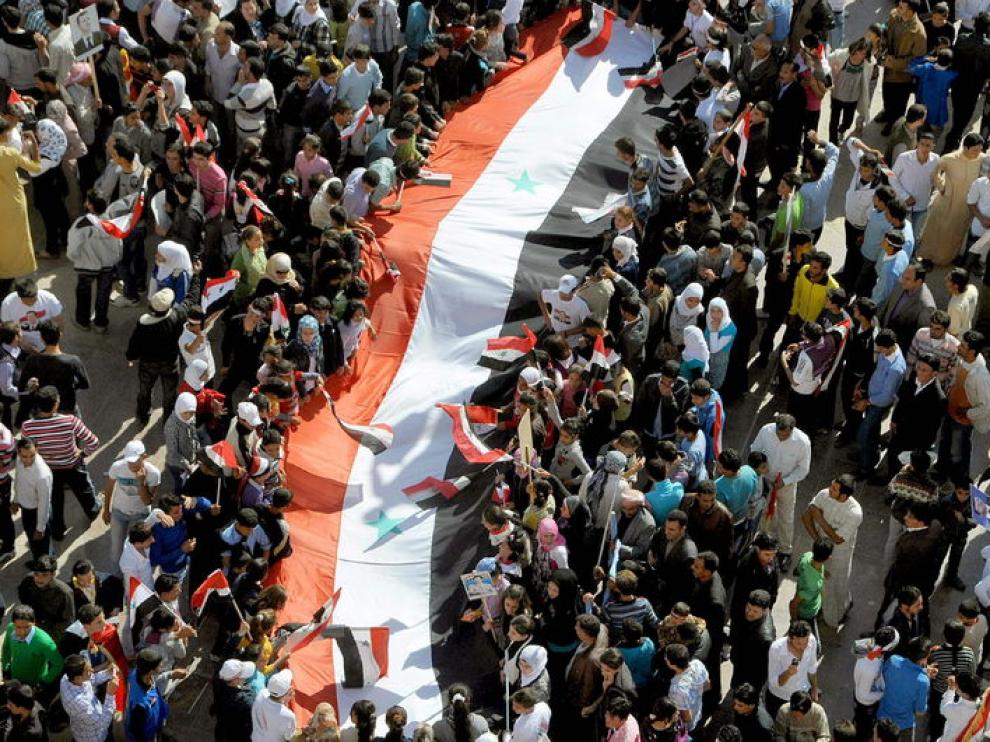 Manifestación en apoyo a Al Asad en la ciudad siria de El-Raqqa