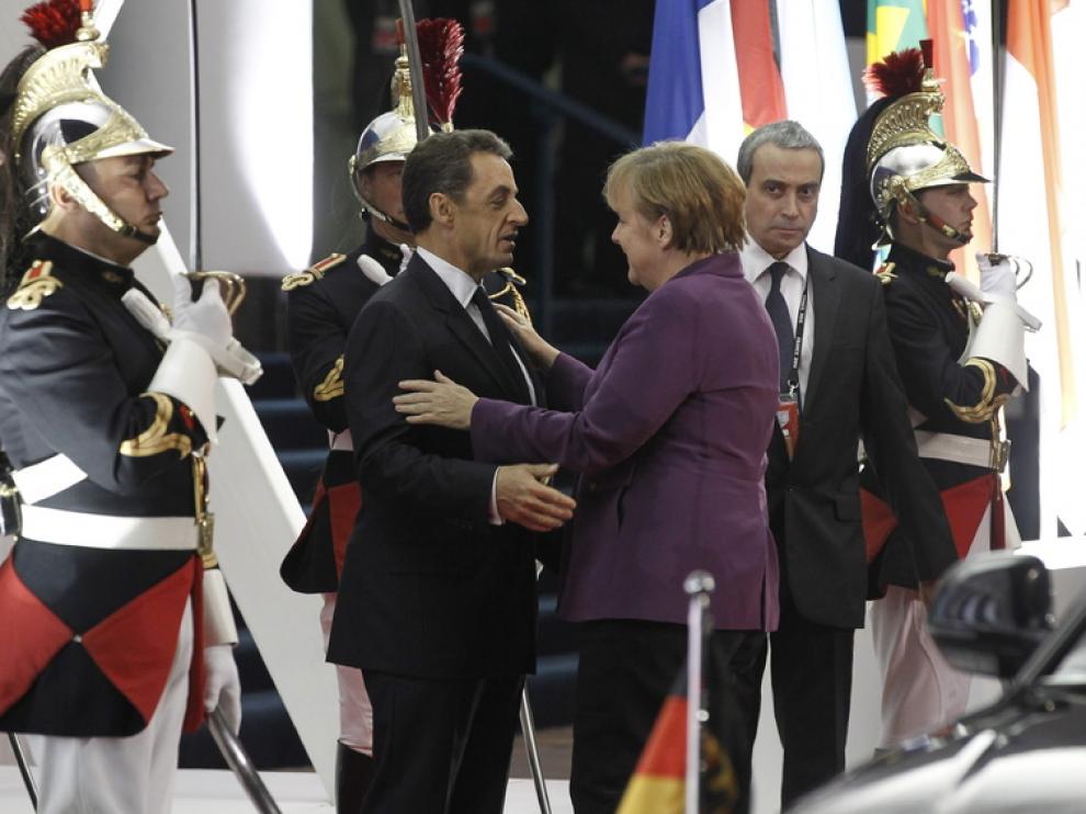 Encuentro entre Merkel y Sarkozy a su llegada a la Cannes