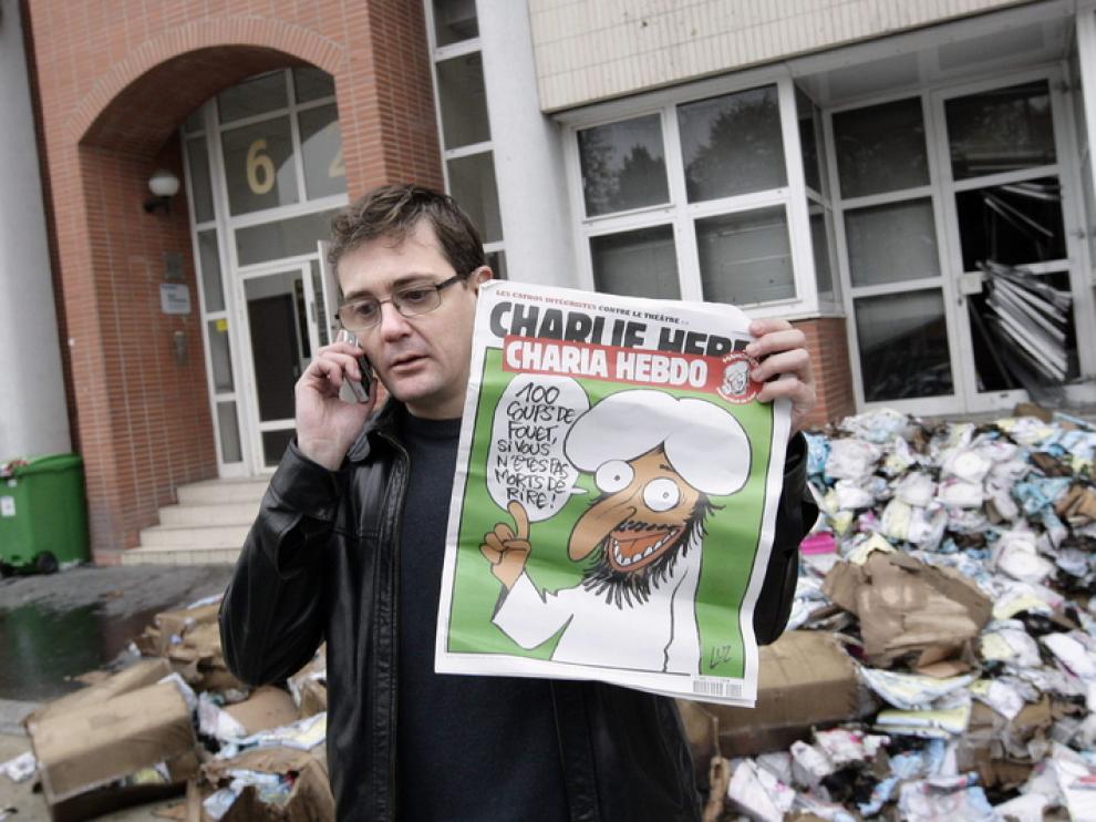 La sede de la revista fue atacada tras publicar en su portada una caricatura de Mahoma