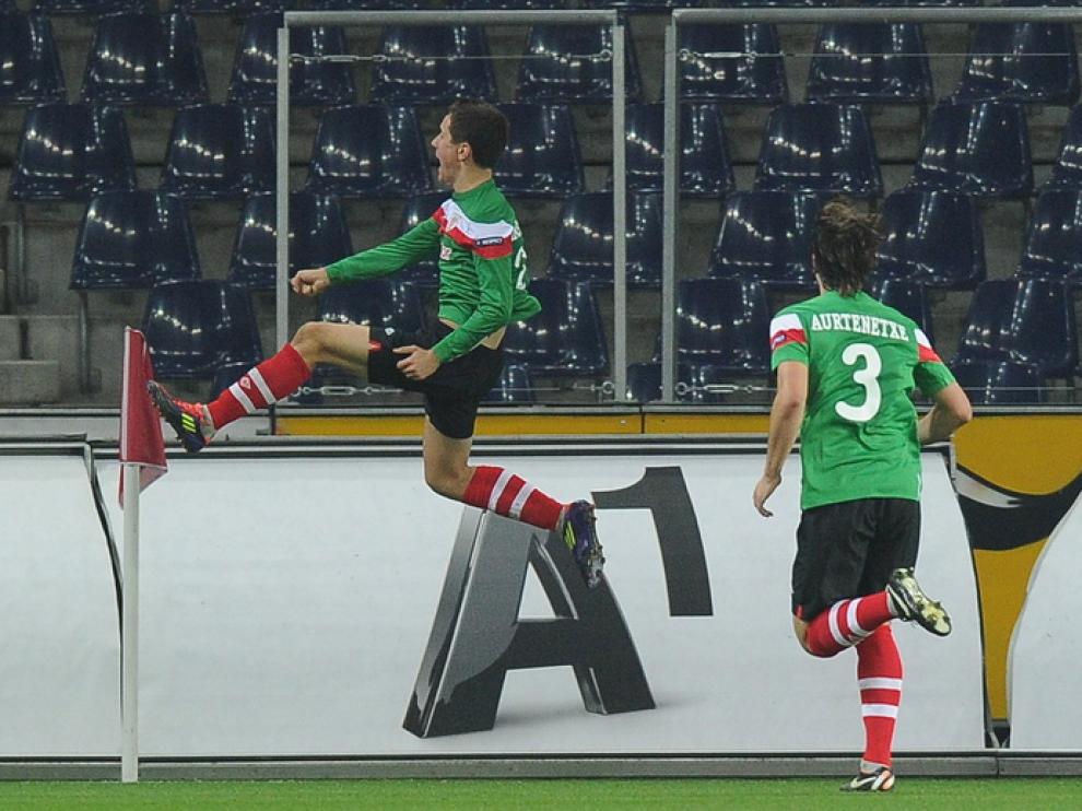 Ander Herrera celebra su gol ante el Salzburgo