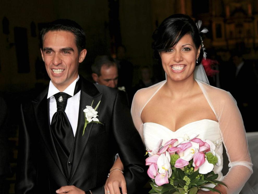 Alberto Contador junto a su esposa, Macarena Pescador