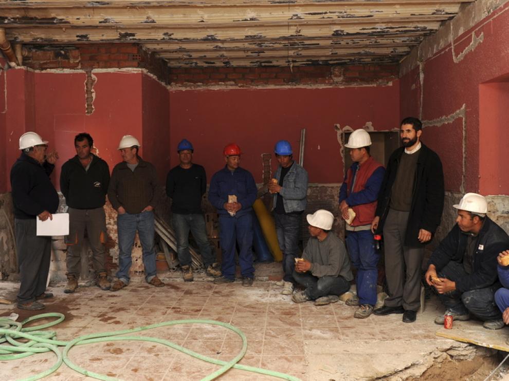 Algunos de los trabajadores, en las dependencias en obras del antiguo Ayuntamiento.