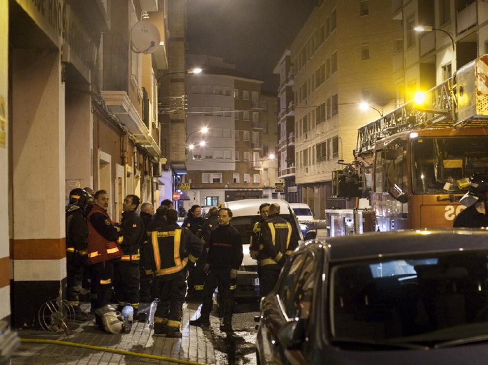 Los bomberos de Zaragoza, en el lugar del incendio