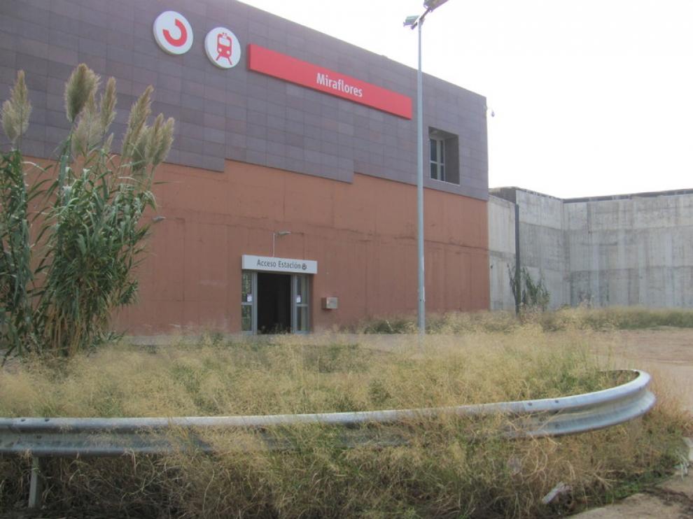 La estación se encuentra alejada de las zonas habitadas.