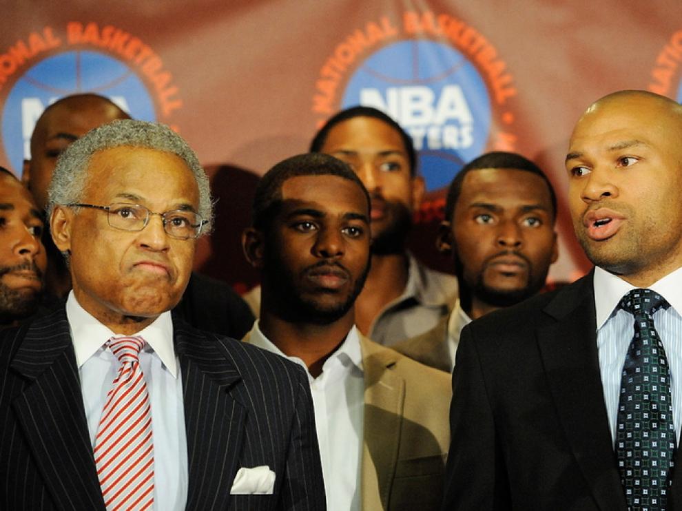 Billy Hunter y Dereck Fisher, en una rueda de prensa