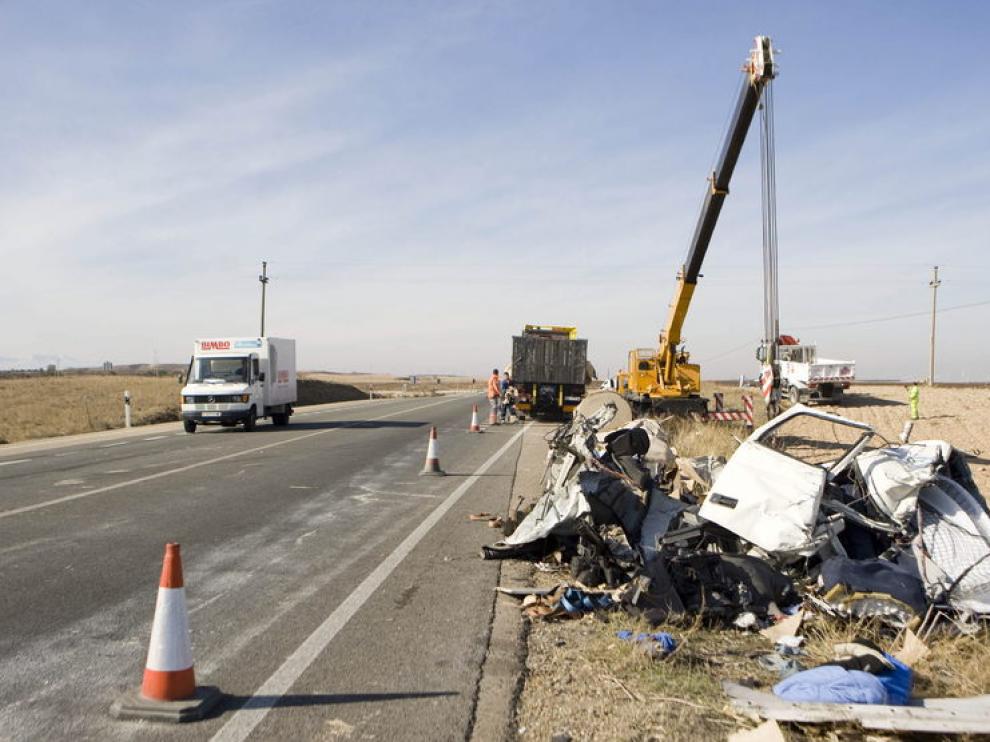 Restos de un accidente en la N-232 a la altura de Gallur