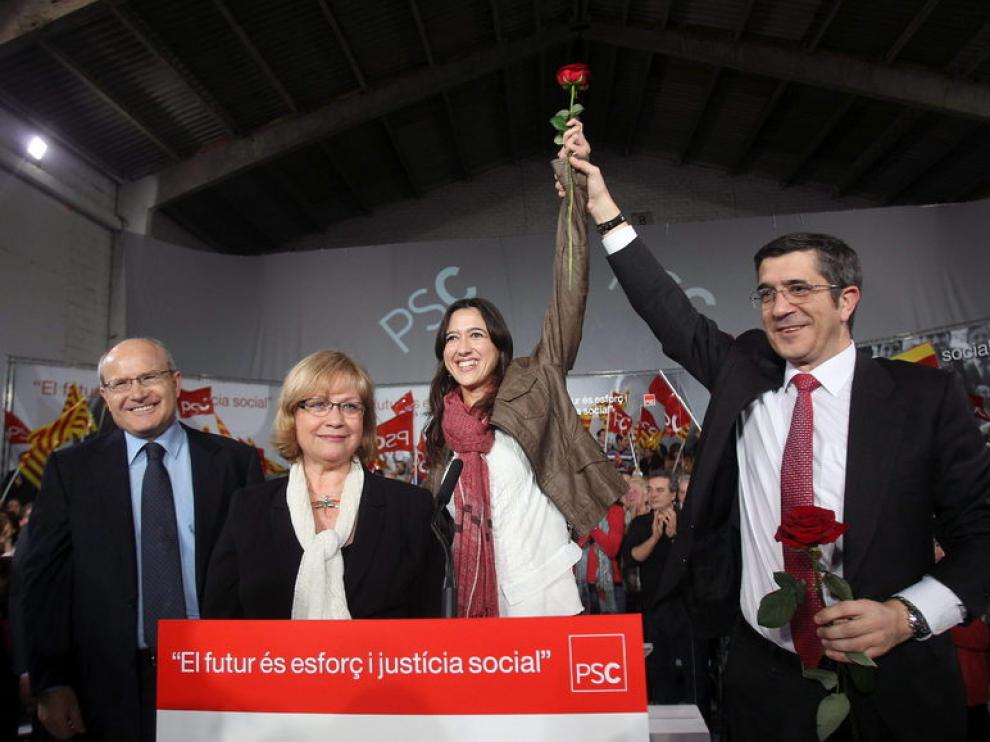 José Montilla (i), Esperanza Esteve (2i), Núria Parlón (c) y el lehendakari Patxi López