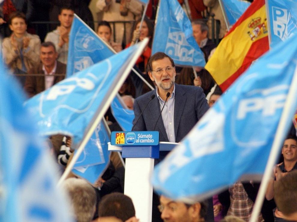 Rajoy reivindica los gobiernos salidos de las urnas frente a los de perfil tecnócrata