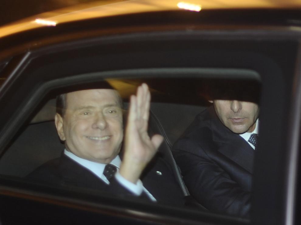 Berlusconi se desplazó al palacio del Quirinal, sede de la jefatura del Estado, para presentar su dimisión
