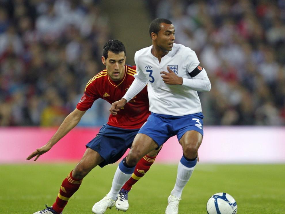 Una jugada de Busquets durante el primer tiempo del partido