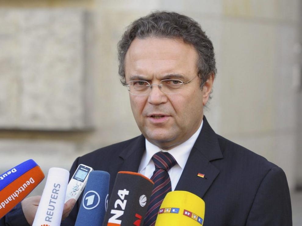 El Ministro de Interior alemán admite un nuevo terrorismo ultraderechista.