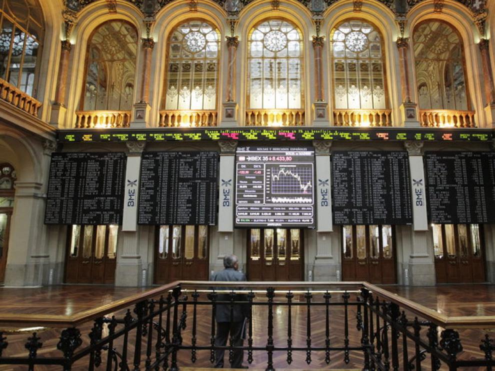 Pantalla de datos económicos en la Bolsa de Madrid
