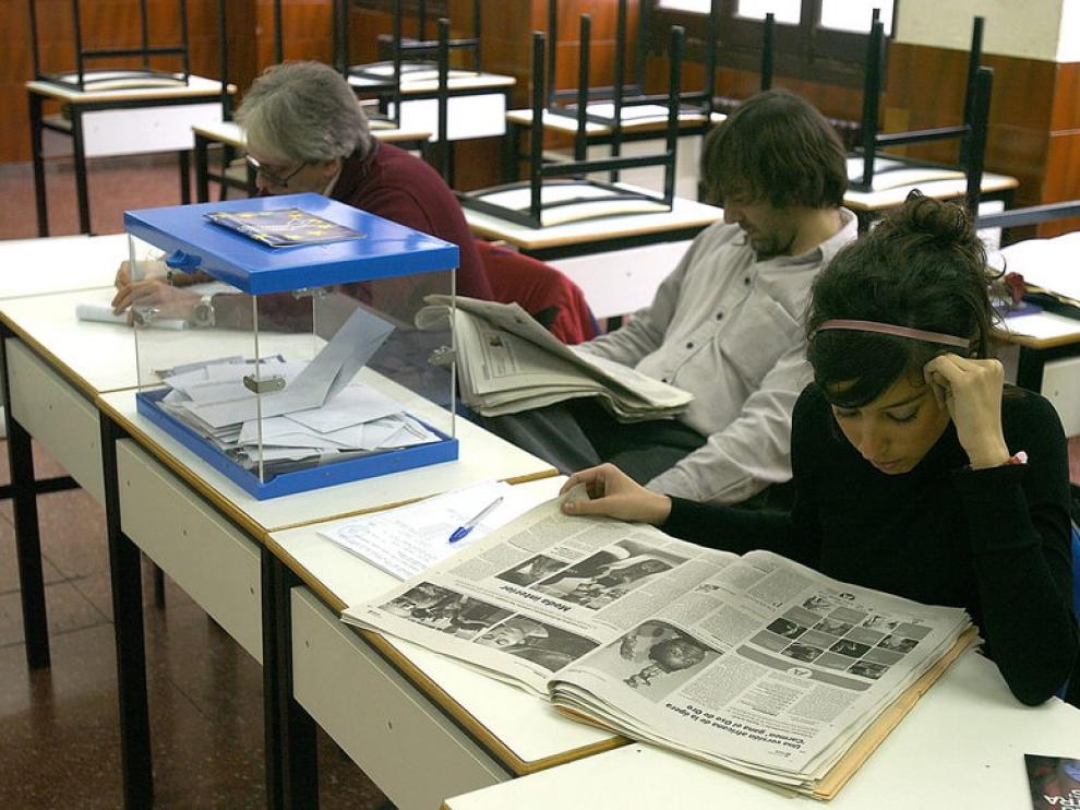 Miembros de una mesa electoral durante la jornada