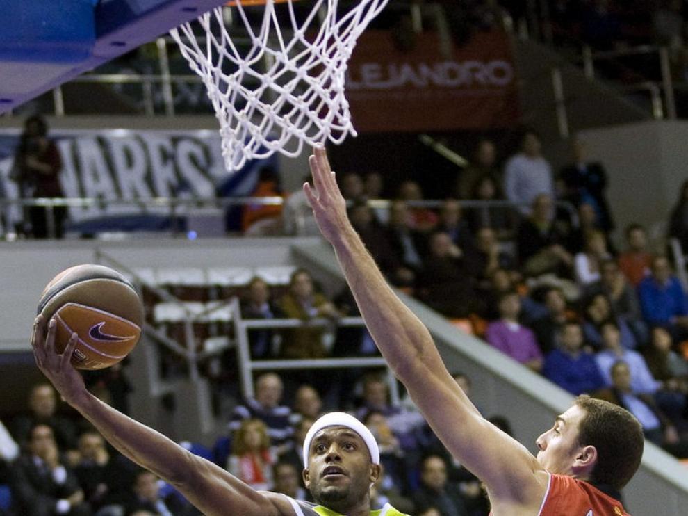 Imagen del encuetro entre el Cai Zaragoza y el Blancos de Rueda