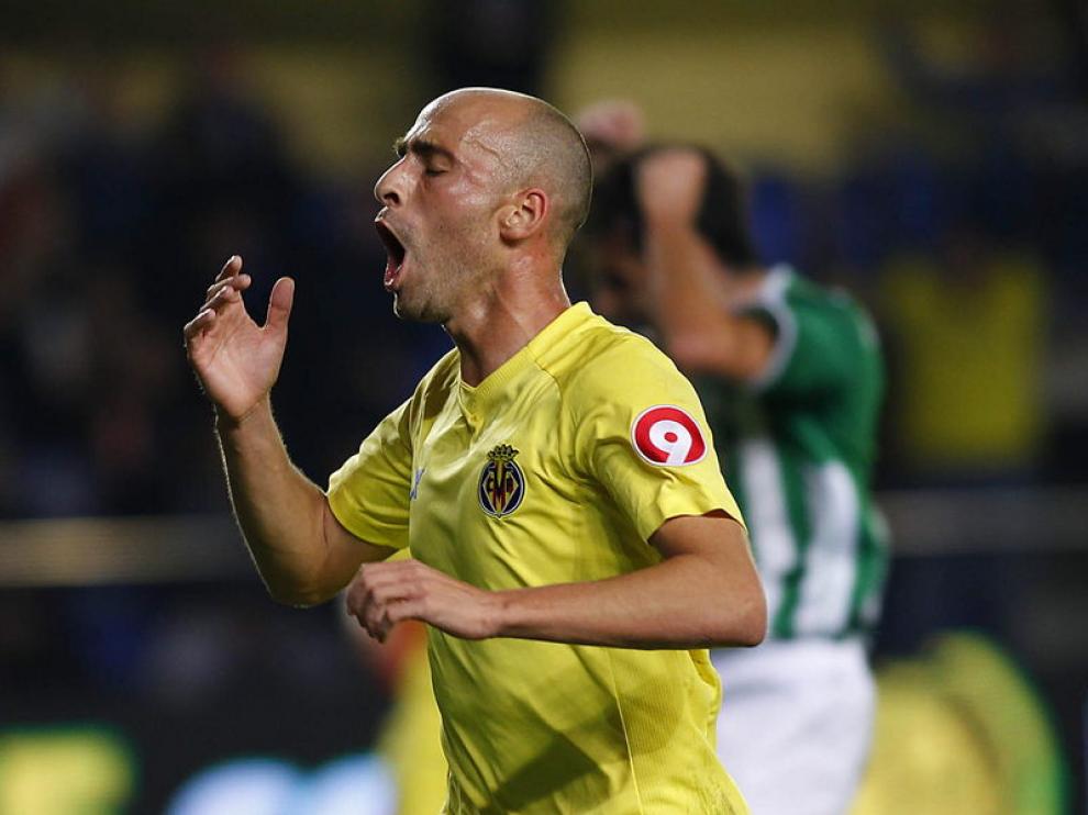 Borja Valero celebra el gol marcado al Betis