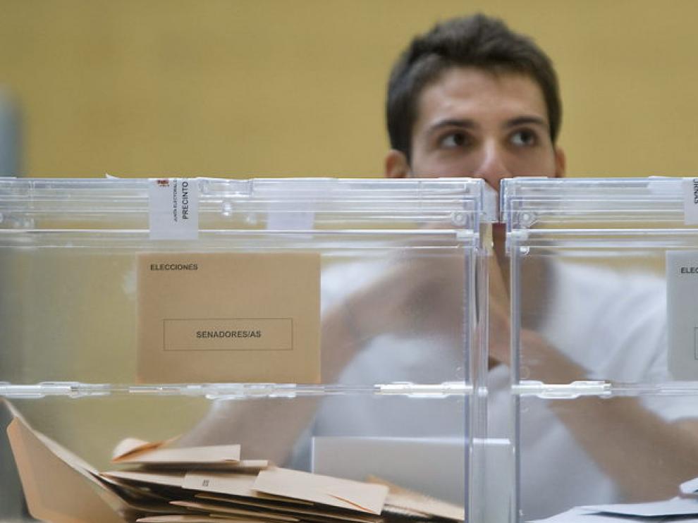 Mesa electoral en Sevilla