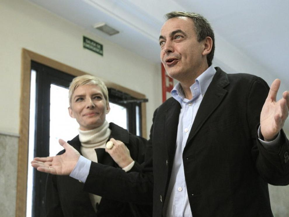 El presidente Zapatero junto a su mujer