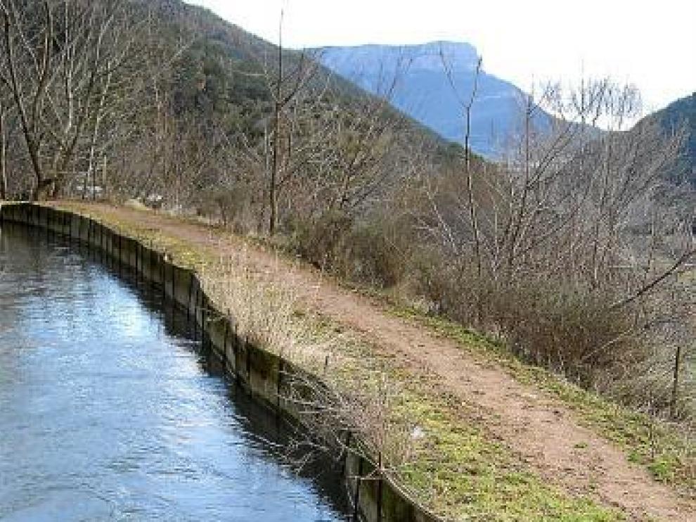 Jaca solo dispone de un abastecimiento de agua, que data de 1885.